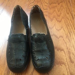 Black leather shoes-